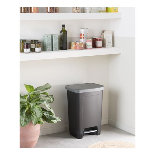 Cubo de basura de plástico negro 50L con pedal