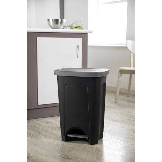 Cubo de basura de plástico negro 50L con pedal